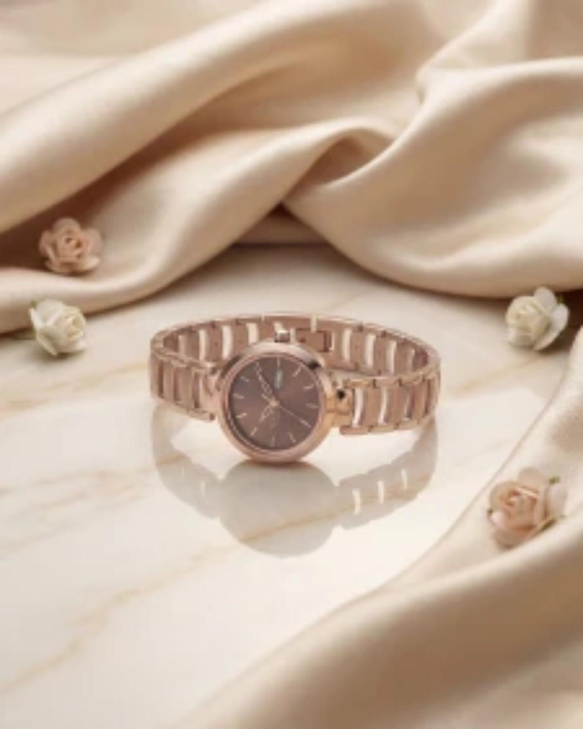 TITAN RAGA QUARTZ ANALOG CHAMPAGNE DIAL GOLD-TONE METAL STRAP WOMEN’S WATCH NT2620QM01 - Image 3